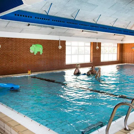 6 Person In Romo-by Traum