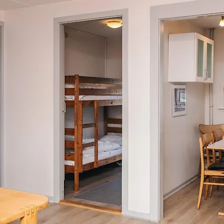 6 Person In Romo-by Traum