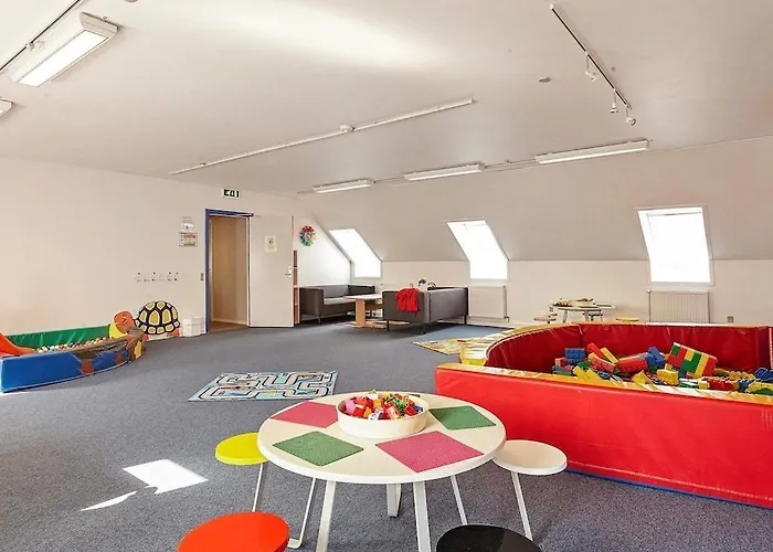 6 Person In Romo-by Traum *