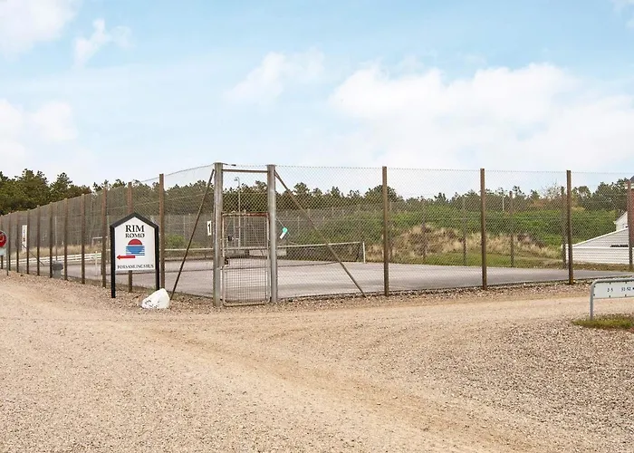 6 Person In Romo-by Traum