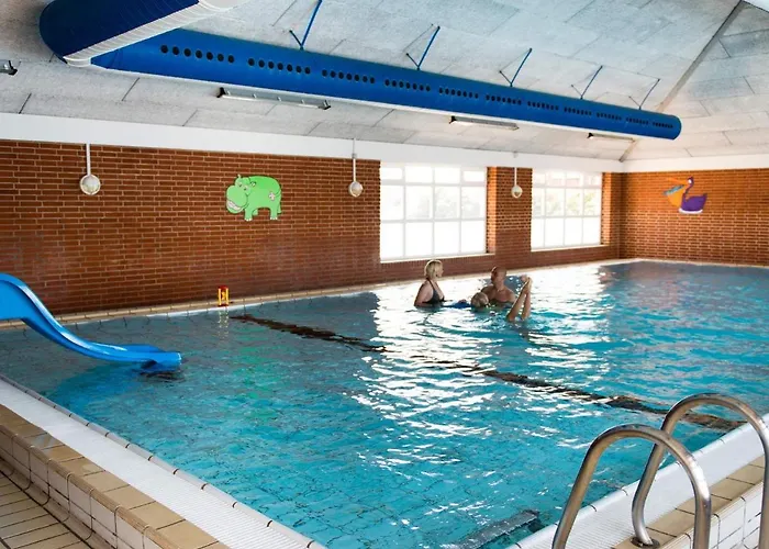 6 Person In Romo-by Traum