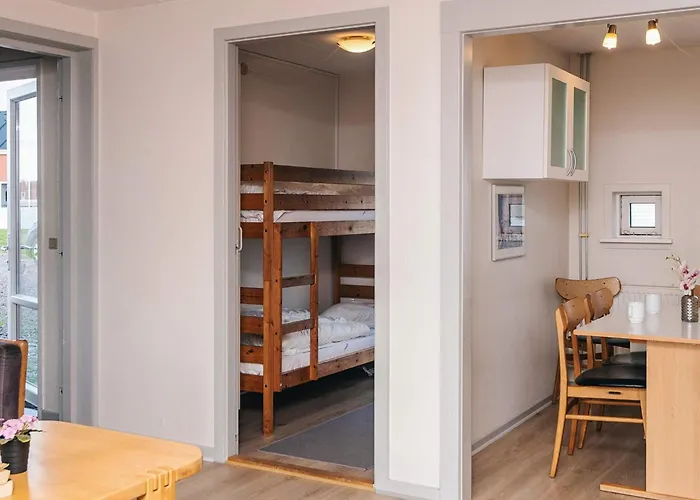 6 Person In Romo-by Traum